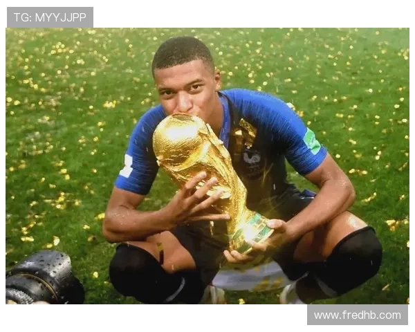 足球明星场外人品揭秘：他们的真实面貌与社会责任感分析